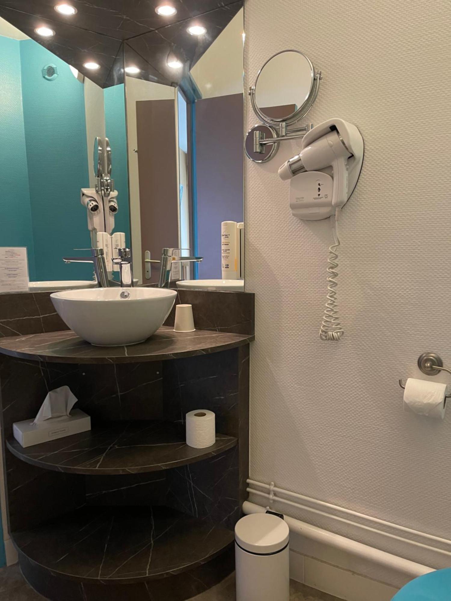 Bagnoles - Contact Hotel 3*