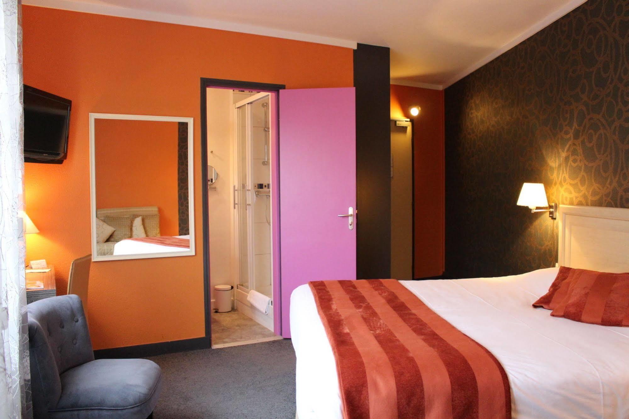 Bagnoles - Contact Hotel 3*